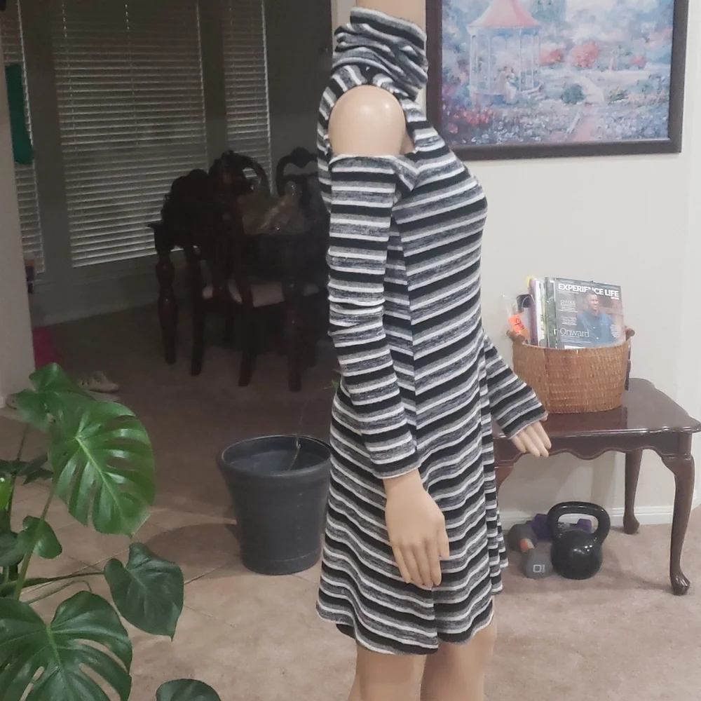 AE S soft & sexy cold shoulder mini sweater dress white and navy striped - Picture 5 of 9